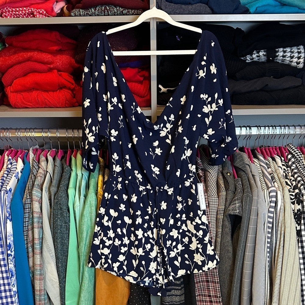 Premier Amour navy/white floral 1/2 sleeve elastic waistband romper size S NWT